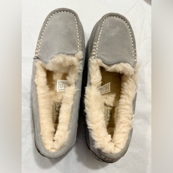 UGG Ansley Grey Suede Shearling Slippers Women’s Size 6 Genuine Sheepskin Lined - Picture 2 of 10